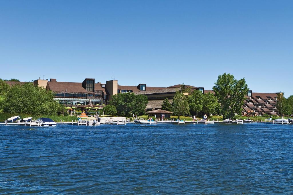 Arrowwood Resort Hotel and Conference Center - Alexandria image 8